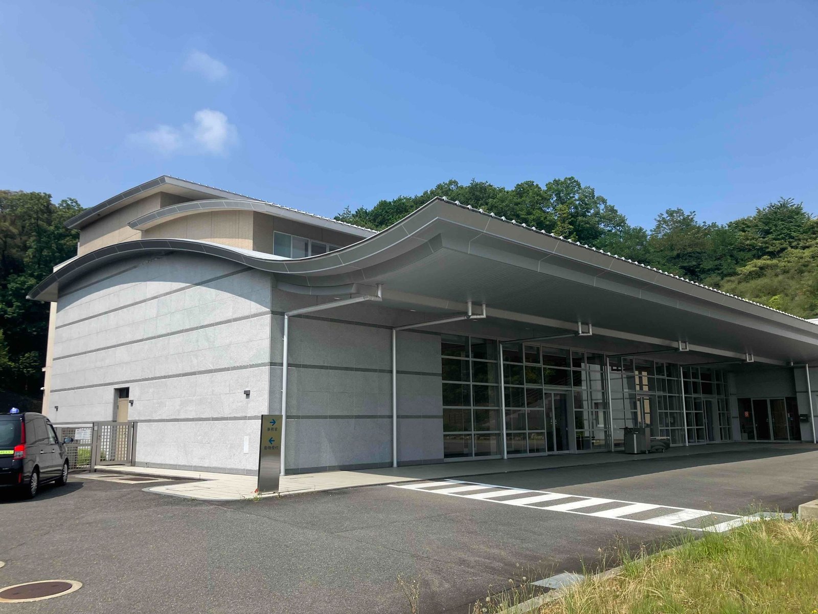河内長野斎場の正面入口