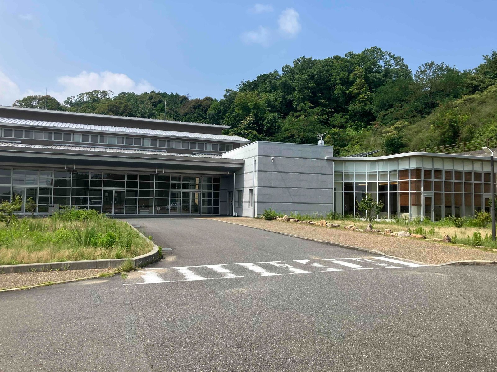 河内長野斎場の正面入口